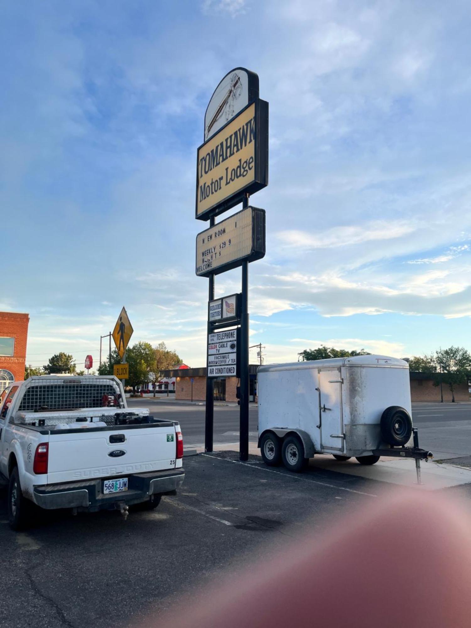 Tomahawk Motor Hotel
